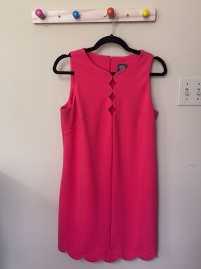 Vince Camuto Coral Pink Scallop Shift Dress Cutout Neckline Size 10 Petite